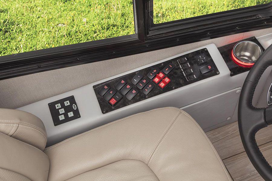 Детали интерьера Entegra Coach Cornerstone 2016 года  (фото 19 из 19)